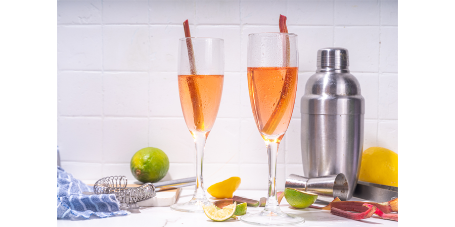 SavageVinesUK's tweet photo. Treat Mum to a cocktail this Sunday. Our pick is this seasonal speciality - the 'Rhubarb Fizz'. Delightfully simple and delicious.

Read More: https://t.co/m4HMvYGVZF

#wine #winelover #wineclub #organic #winesubscription #uk #drinks #cocktail #mothersday https://t.co/7RghoYSfvc