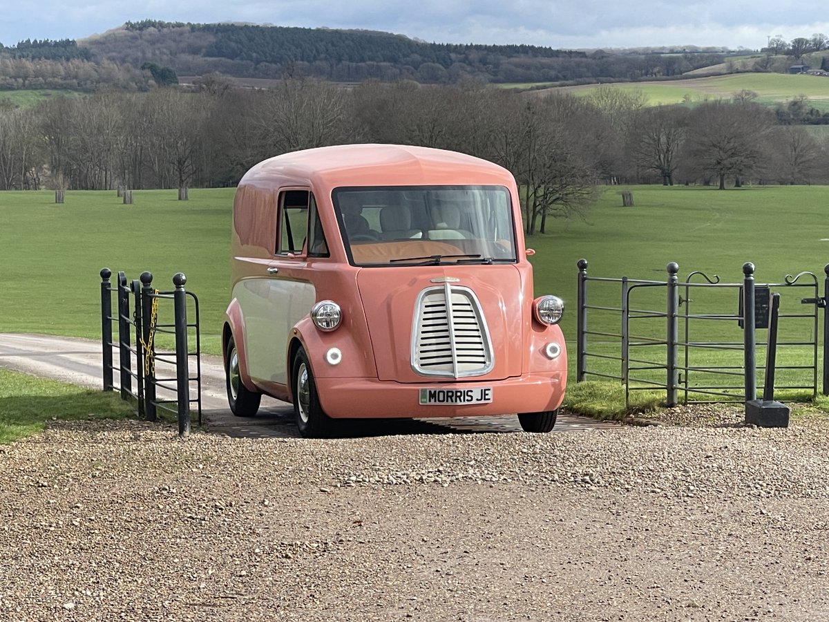 Fab film to come on Fully Charged. Thanks to @ragleyestate @ragleyhall @fullycharged @jackscarlett17 & the #MorrisJE. Gorgeous setting & vehicles! morris-commercial.com/preorder/ #ragleyestate #ragleyhall #fullycharged #everythingelectric #filminglocation #electricvans