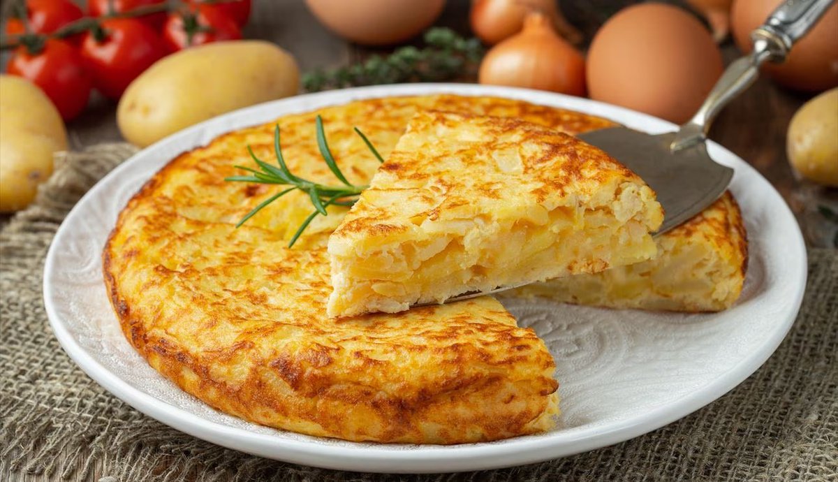 Según el Gastrómetro de @JustEat_es , el 71% de los españoles prefiere su tortilla con cebolla, mientras que un 27% prefiere disfrutarla sin este ingrediente Solo al 0,05% de los españoles no le gusta la tortilla de patata.