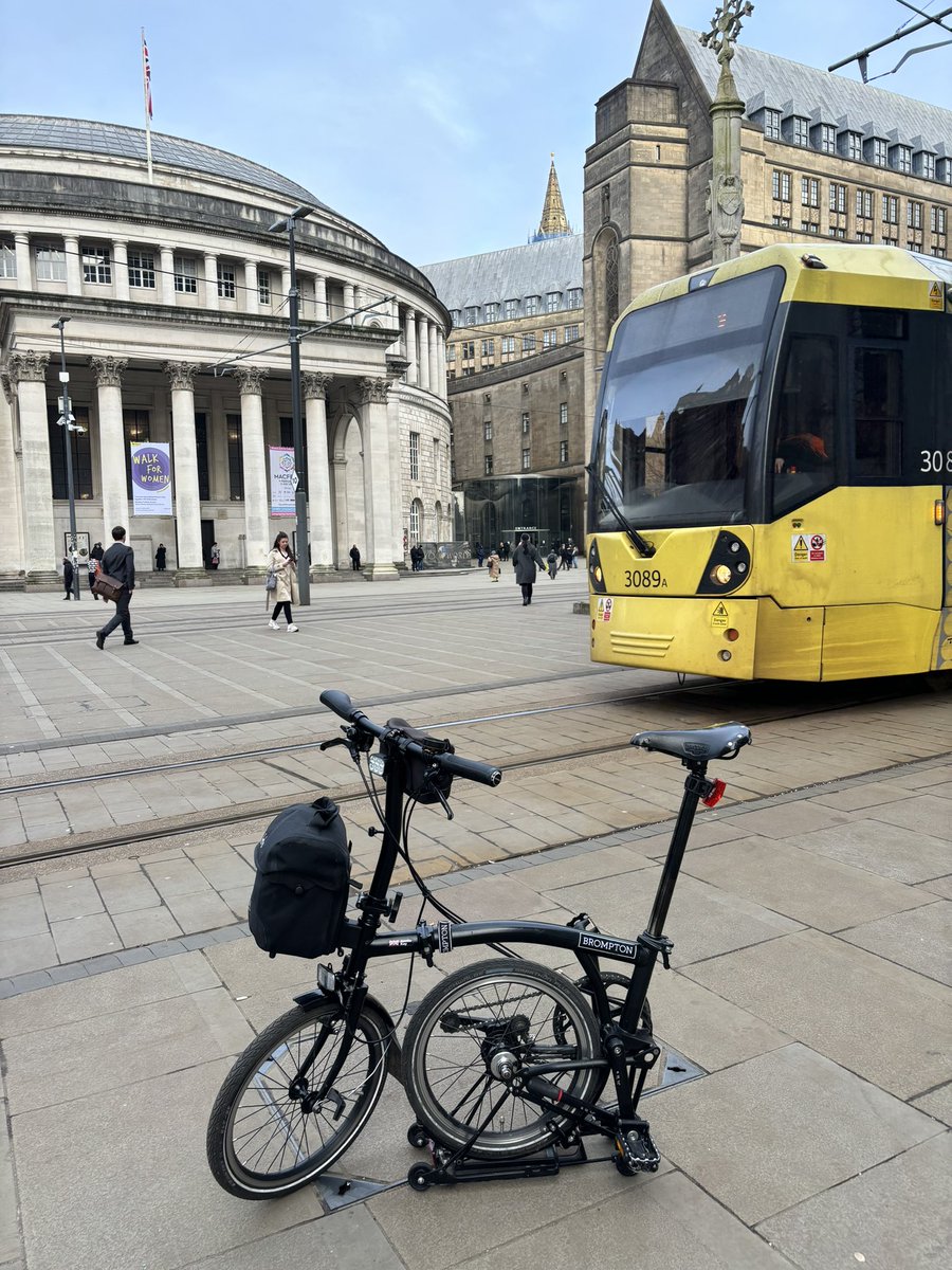 After emotional day yesterday! I had to get out early this morning to cycle around Manchester. 
Took the canal down to Old Trafford to see Manchester United Stadium which was a treat. 

#biketherapy #loveexploring #bikeadventure