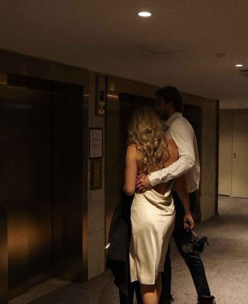 الزوج المتحرر يمنح الزوجة الكم الأكبر من الرعاية والأهتمام حتى فى أهون الأمور كالأستماع الجيد لخواطرها ومشاركتها مشاعرها ومواهبها ..🤍