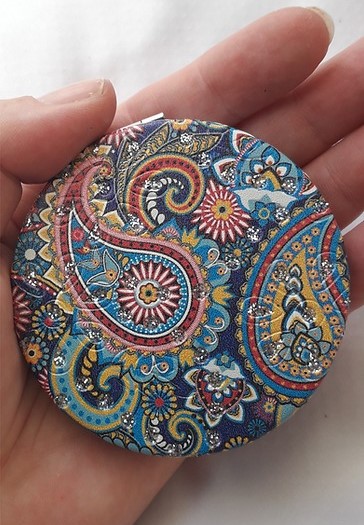 TENNER TUESDAY... Take this gorgeous Paisley compact mirror off my hands for £10 only. Including UK postage! bit.ly/46ts1WY

#tennertuesday #TuesdayFeeling #paisley #retro #vintagestyle #mhhsbd #tuesdaytreat