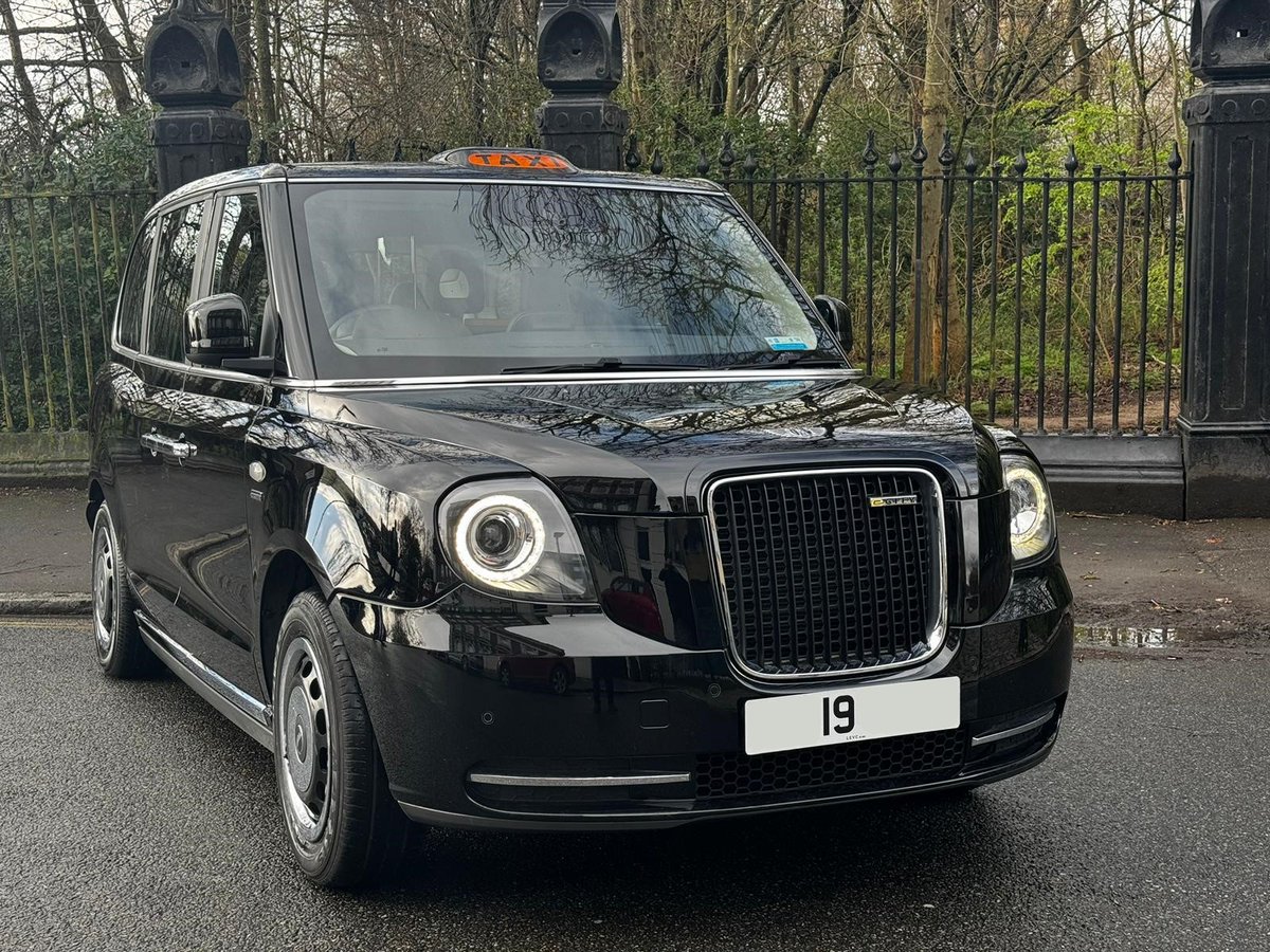 LEVCBreweryRoad's tweet photo. 📣 #CabOfTheWeek 📣

ONLY 32,907 miles on the clock!

Other features of this 19-plate TX Vista Comfort Plus include:

☑Vinyl seats and floor
☑1 owner from new!

Call Craig Jackson, our pre-approved specialist, on 0207 700 0888 to get your hands on it today!

#BlackCab #UsedCab https://t.co/up5luN7qlG