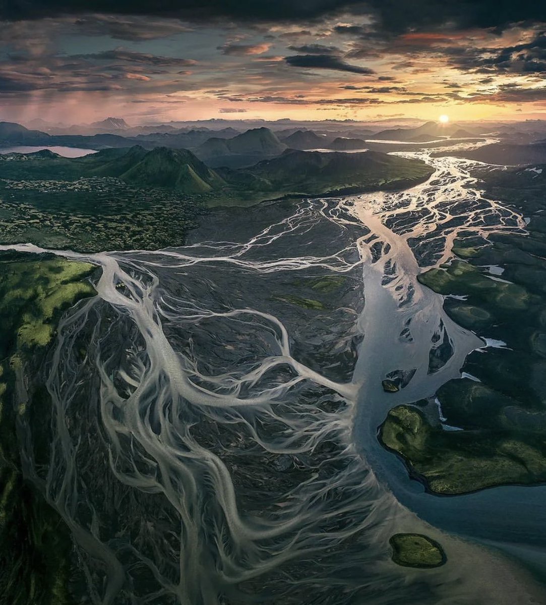 Setting sun in the highlands of Iceland ✨