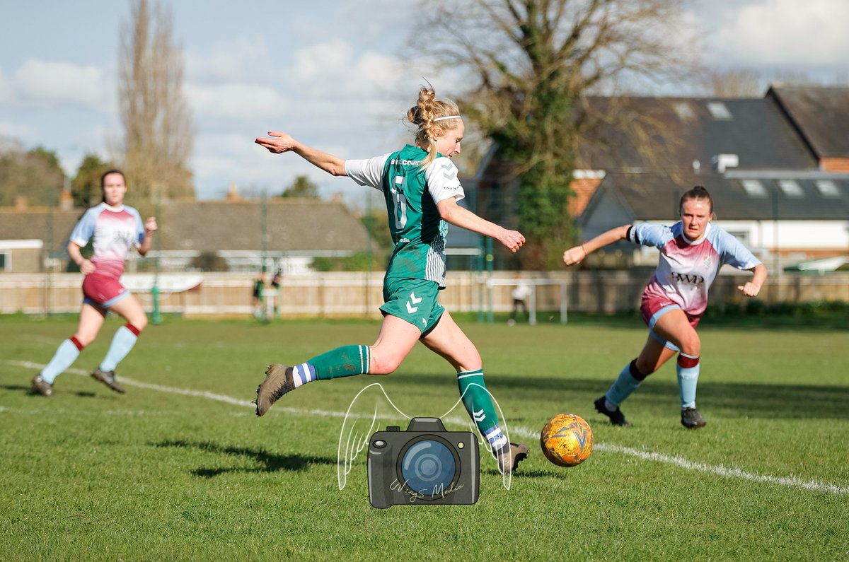 Wingsmedia.co.uk

Smiles all around for <a href="/LongCrendonLFC/">Long Crendon Ladies FC</a> as they’re through into the next round after defeating a strong @CULFCDevTeam in the Chairman’s cup. 

<a href="/SthRgnWFL/">SRWFL</a> 

Full album link at the top 🔗 📸 ⚽️