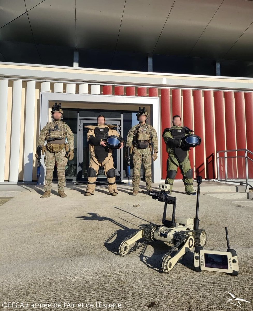 🇫🇷👊 Le CPA 30, ce sont aussi des opérateurs EOD - Explosive ordnance disposal - en mesure d'opérer en situation délicate au plus près des actions spéciales
• EFCA 👉 cpa30_officiel 🦅