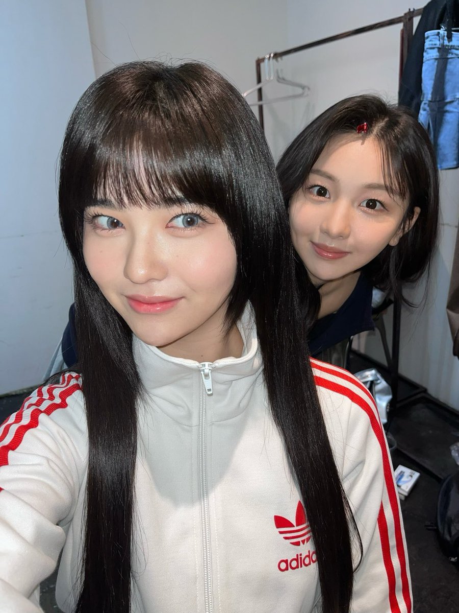 Busters_idol's tweet photo. [#타카라 ］
지은 생일 추카해~~#%^+=
마지막teen 줄겁게 잘 지내자
항상 나한테 이상한 소리 하고 이상한 짓만 하는데
역시 05즈 포에버

#BUSTERS #JIEUN #TAKARA #지은 #ジウン #タカラ #happybirthday #생일 #축하해 #앞으로도 #잘 #부탁해 https://t.co/66OXGfaWLT