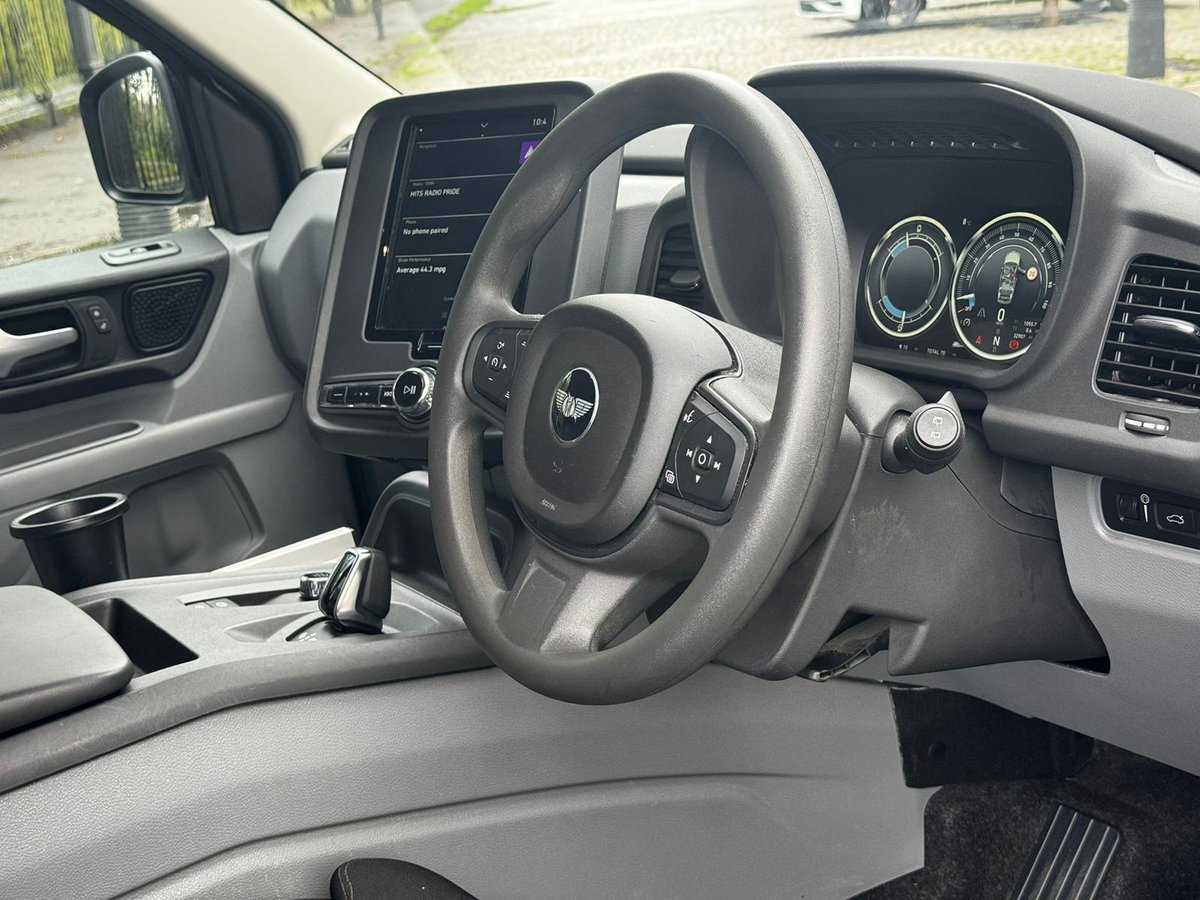 LEVCBreweryRoad's tweet photo. 📣 #CabOfTheWeek 📣

ONLY 32,907 miles on the clock!

Other features of this 19-plate TX Vista Comfort Plus include:

☑Vinyl seats and floor
☑1 owner from new!

Call Craig Jackson, our pre-approved specialist, on 0207 700 0888 to get your hands on it today!

#BlackCab #UsedCab https://t.co/up5luN7qlG