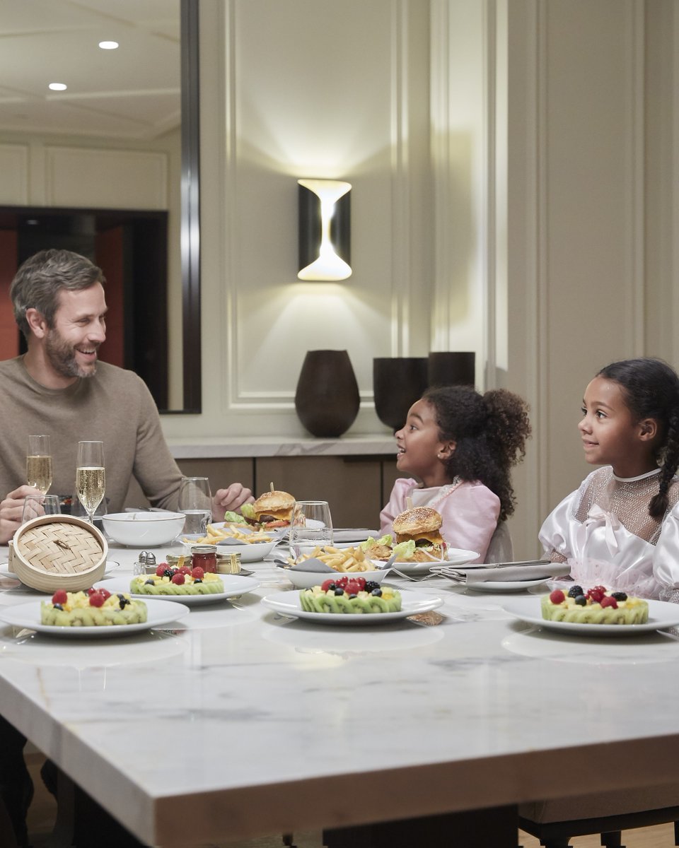 Family dinners make the best memories.

#MandarinOrientalParis #familytime #inroomdining