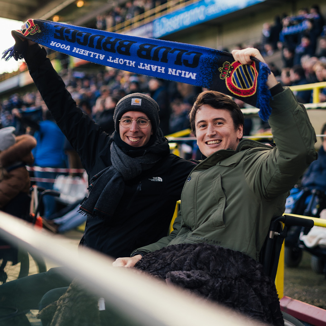 ClubBruggeFound's tweet photo. Tijdens #ThanksFans is er niet alleen een rolstoelzone in het stadion, maar ook bij de optredens voor de wedstrijd is er vooraan ruimte voorzien voor onze rollers. 😍💙🖤 #CLUOHL #NoHeartNoGlory