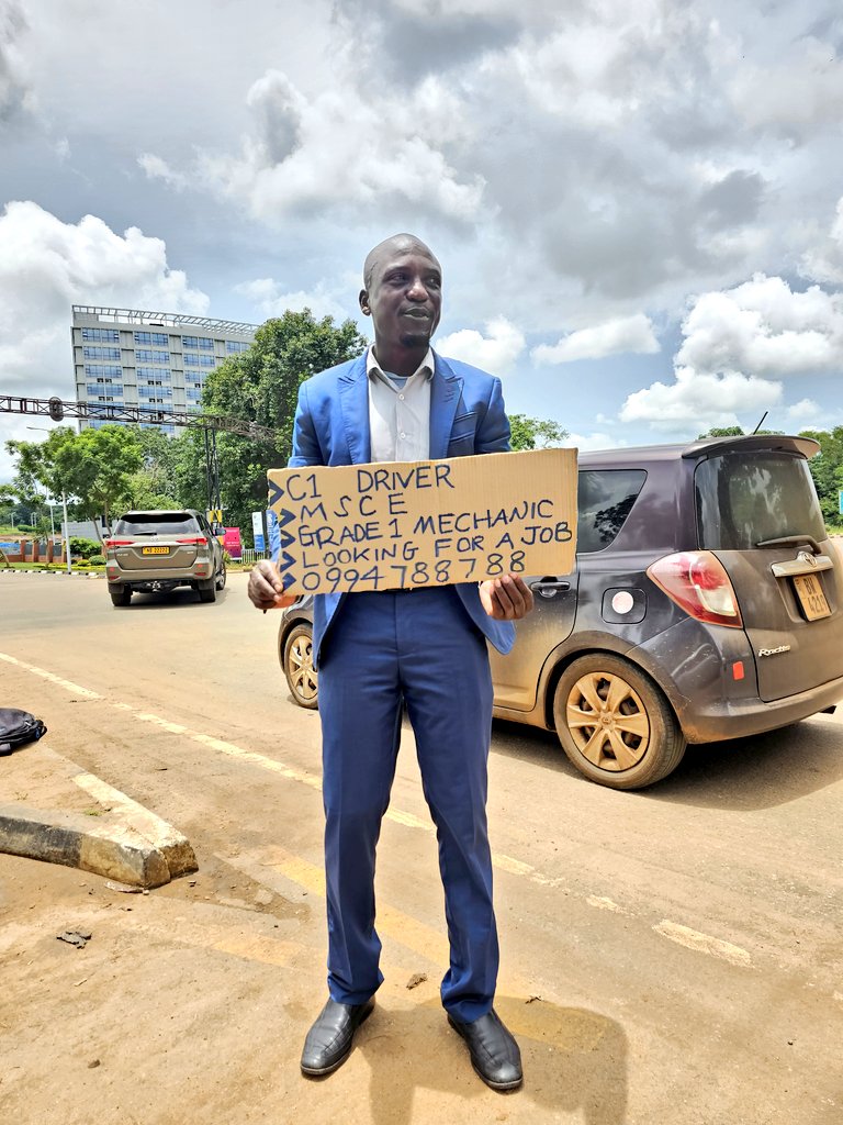 malatamathews's tweet photo. Need a driver - mechanic?

All he needs is a Job. Help a brother by contacting him if you need one or share the post.

Spotted around 12pm today Tuesday 5th March, 2024 near BICC traffic lights in Lilongwe.

One ❤️ 

#MrGreen 
@PempheroMphande Mphande 
@onjezani https://t.co/n4IbdN2Snx
