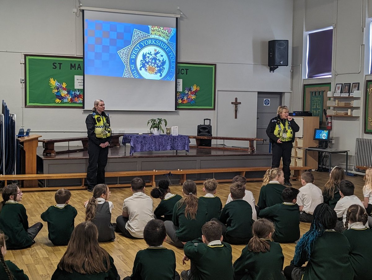 🚔 🚓 Year 5 and 6 had a visit from PCSO Cartwright &amp; Shepherd from <a href="/WYP_Halifax/">West Yorkshire Police - Halifax</a> to talk about Cyber Crime Awareness.