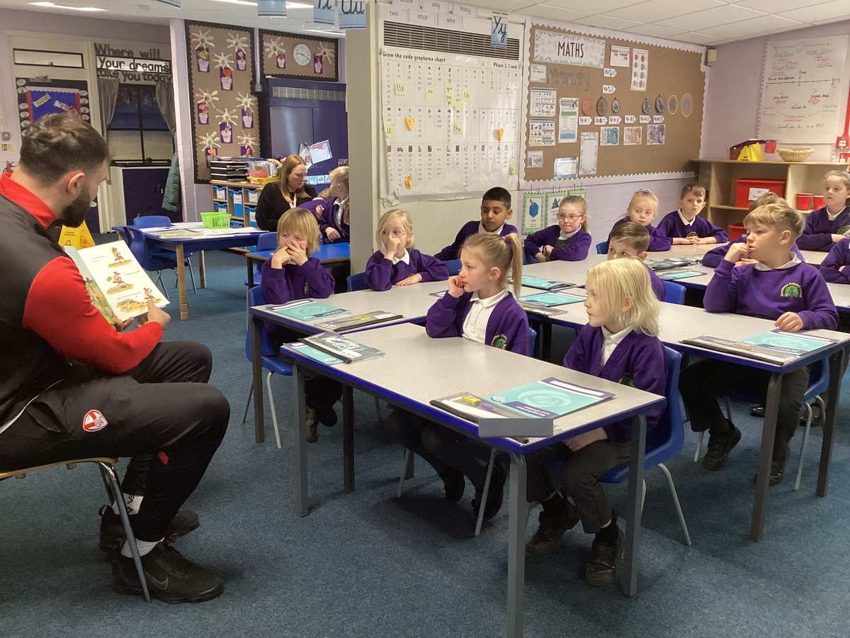 What an inspiring treat Y2 had this morning by @SaintsRLFC1890 very own @engywalmsley! He read one of our favourite books and taught Y2 about the importance of reading, respect and listening. He taught Y2 the qualities needed to a professional athlete @GarswoodPrimary thank you!