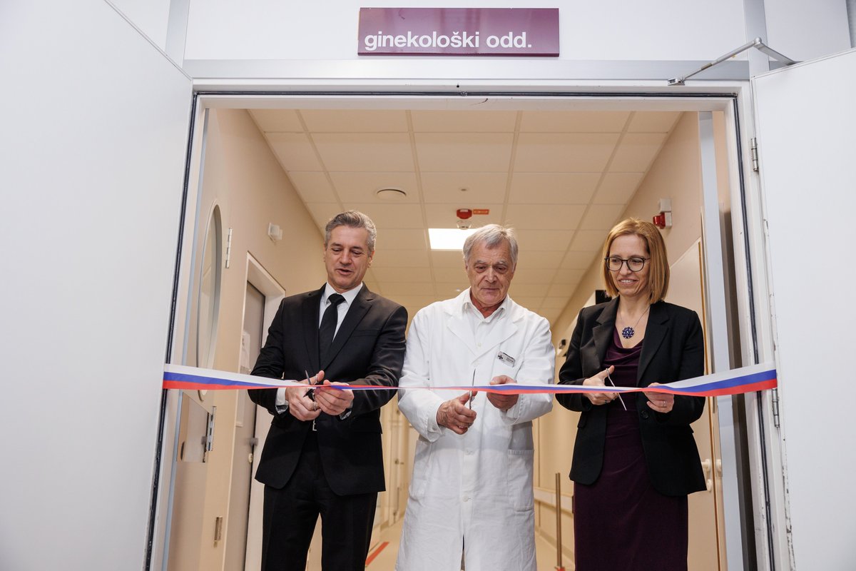 Predsednik vlade dr. Robert Golob se je v Postojni udeležil odprtja prenovljenih prostorov za obravnavo neplodnosti z biomedicinsko pomočjo v Bolnišnici za ženske bolezni in porodništvo. Novi prostori bodo zagotovili boljše pogoje za paciente in zdravstveno osebje.  @MinZdravje