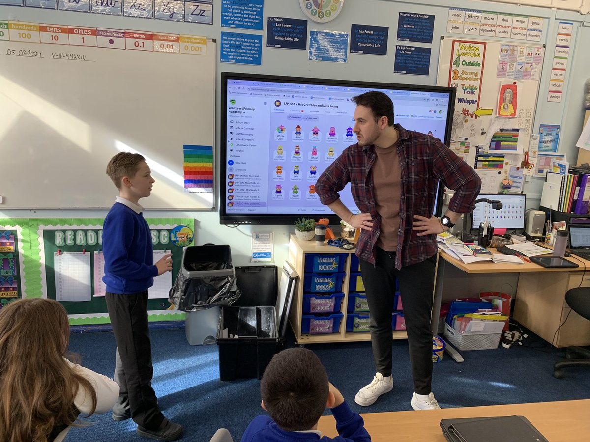 5SC are in court this morning with our Actor in Residence. We are being questioned about stealing the Queen’s jewels! Everyone is trying to persuade General Siri that they are innocent. <a href="/Lea_Forest_HT/">@lea_forest_ht</a> @LFP_Dep @AETAcademies <a href="/LFP_MissEvans/">Miss Evans</a> <a href="/NizRite/">Nizrana Farook 🍉 - Inactive account</a>