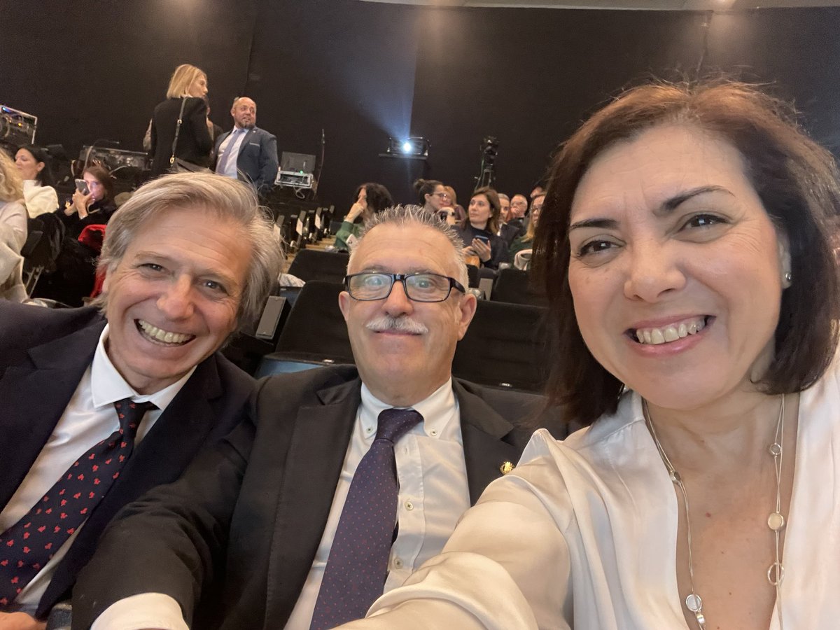 Pendientes del comienzo el Acto central en Sevilla del #DíaMundial de las #EnfermedadesRaras y #25aniversario de <a href="/FEDER_ONG/">FEDER | Enfermedades Raras</a> que presidirá S.M. la Reina Letizia <a href="/CasaReal/">Casa de S.M. el Rey</a> 
Representando <a href="/AEGHgenetica/">Asociación Española de Genética Humana (AEGH)</a> con los compañeros de la junta <a href="/BelenPerezGlez/">Belén Pérez González</a> y Chema Millán.
Y con @CIBERER