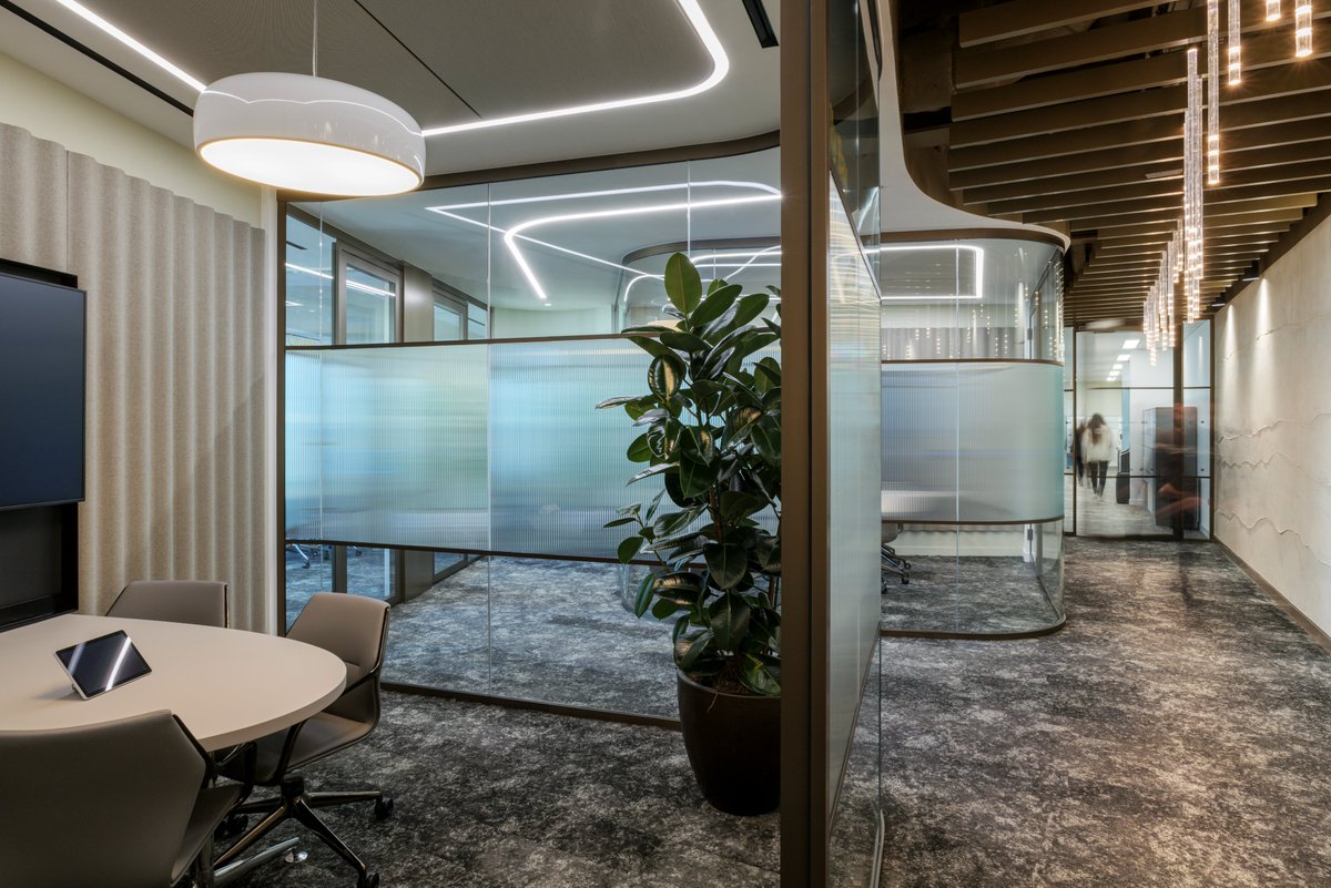 sgpllp's tweet photo. Stephen George + Partners (SGP) has delivered a stylish office interior for Fidelis Insurance Group at 22 Bishopsgate, the prestigious office block whose focus is on creating spaces where people thrive. https://t.co/XyLRXYxiUd
#InteriorDesign #SGPInteriors #OfficeDesign https://t.co/syi38vCHkr