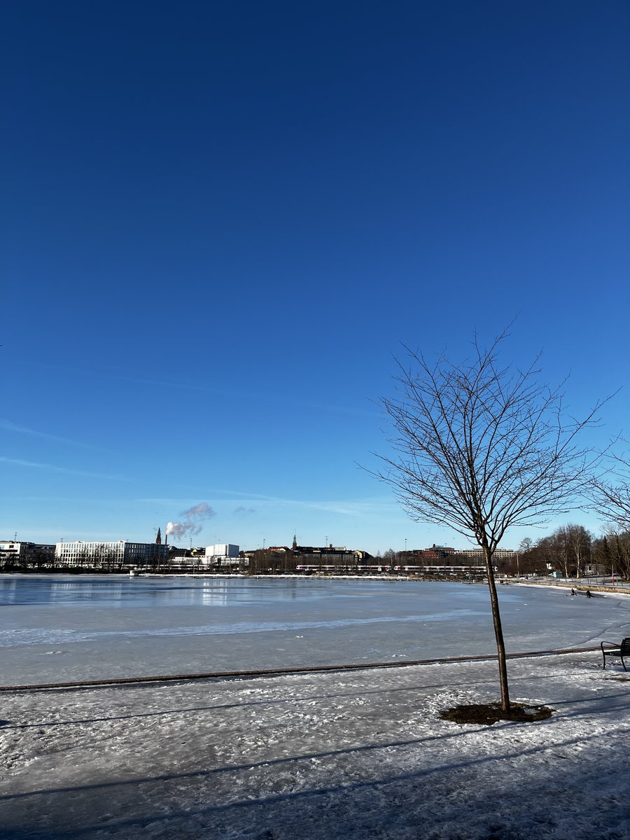 Very pleased to announce that I've moved to Helsinki to take up a position with @LukeFinland! I've freshly arrived and am so excited to be here. What a stunning welcome from these blue skies 🥳