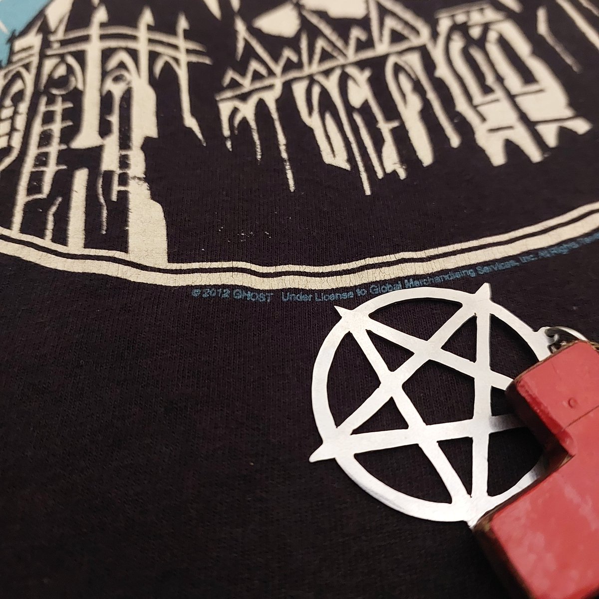 Ghost - Opus Eponymous
M 76×51
idr 666k
linktr.ee/kios.posser