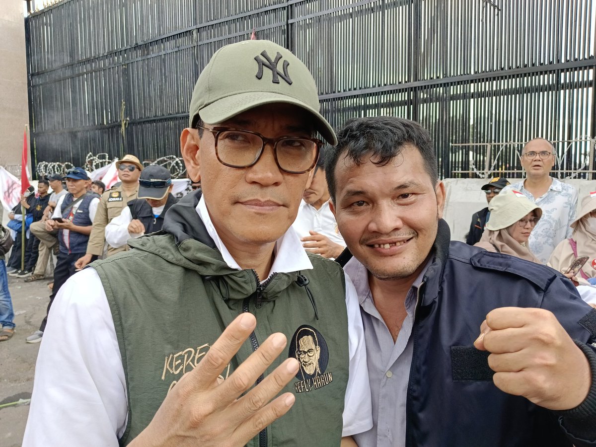 Nicho_Silalahi's tweet photo. Jokowi Sumber Masalah di Negri Ini, Hanya Ada Jalan Yaitu Tumbangkan Jokowi dalam Tempo yang sesingkat singkatnya. 

Pemilu Curang Kita Perang.!!!! https://t.co/qcqJfK3xqK
