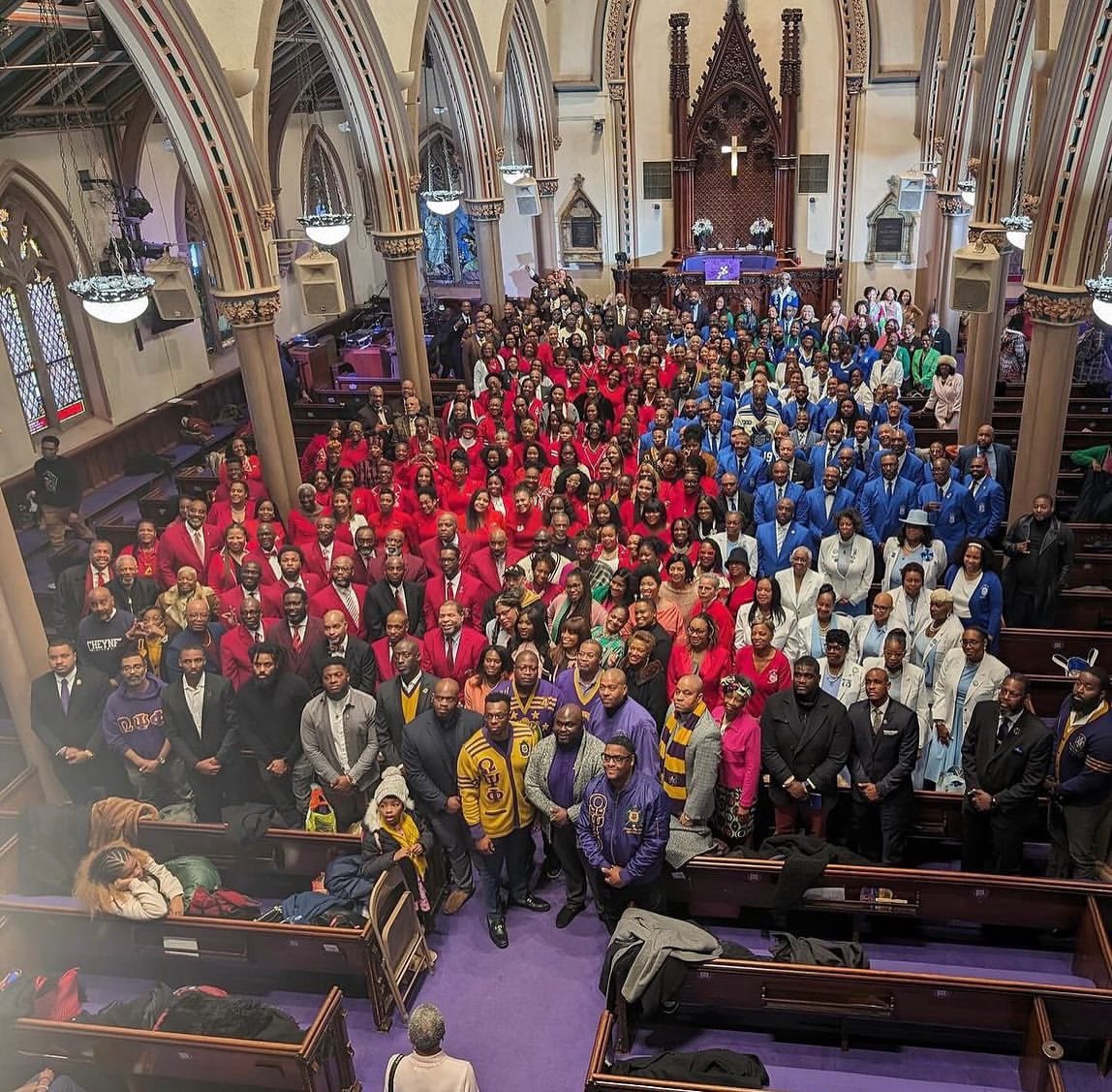 watchtheyard's tweet image. Black fraternity and sorority members at Saint James AME Church(@SaintJamesAMEC) in Newark, New Jersey for their Divine Nine Service. 🙏🏾

Repost: @pllquedawgs
#NPHC