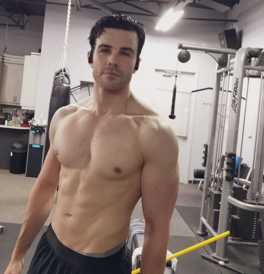 Gizmo_Tweets's tweet image. Gym done in seconds. The power of ai 😂🤪😜