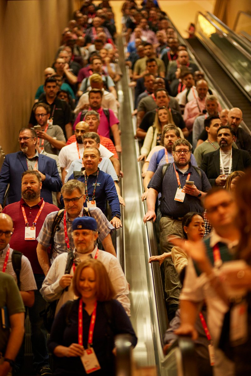 prabhjyot_mann's tweet image. ⬇️ This way to the #FalCon2023 keynote