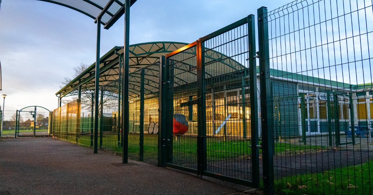 Upgrade your School Fencing with us this Easter Holidays!

From our Palisade and Mesh options, to our EnviroRail® Railings and NEW matching gates, produced with safety in mind.

Shop Online today at firstfence.co.uk/security-fenci…
#schoolfencing #schools #safety #safeguarding #security