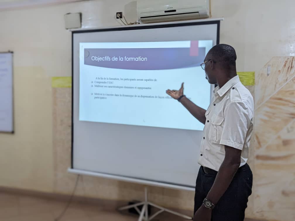 Nous avons débuté hier à Bohicon un atelier de formation sur la rédaction d'un TDR et sur l'ESC. Une activité sur le projet Respect de @MDM_Benin et réalisée par @roajelfbenin avec 06 OSCs de jeunes intervenant dans les communes de Cotonou, Abomey et Parakou. #roajelf229