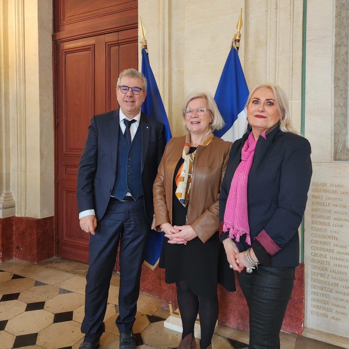 Le Président et la vice présidente libérale de l'<a href="/OrdreInfirmiers/">Ordre National des Infirmiers</a>, Patrick Chamboredon et Anne Jaueur, ont rencontré ce matin <a href="/CaVautrin/">Catherine Vautrin</a>, ministre du Travail, de la Santé et des Solidarités afin d'échanger sur l'avenir du système de santé et le rôle des #infirmiers