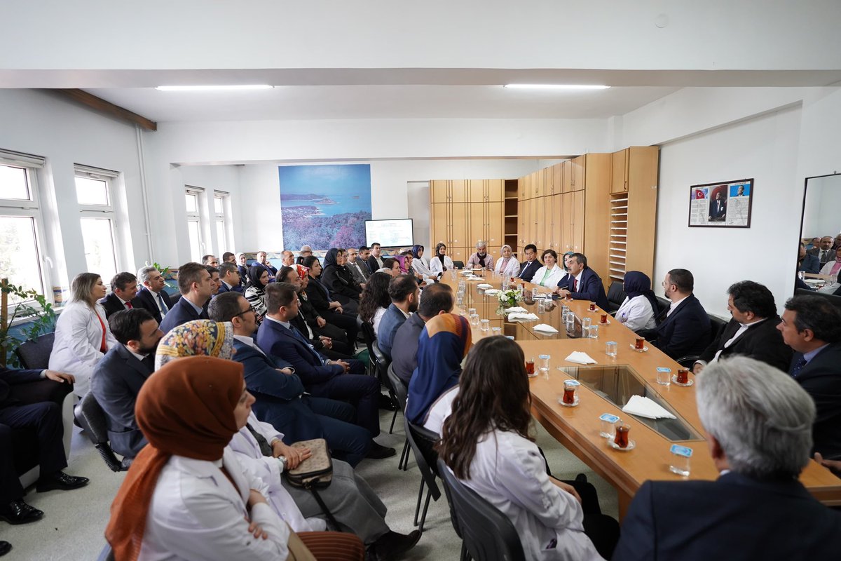 Yusuf__Tekin's tweet photo. Beyşehir’in üretimine ses, kalkınmasına nefes olan Kubadabad Mesleki ve Teknik Anadolu Lisemizdeyiz.

Eğitimin her kademesinde olduğu gibi mesleki eğitimde de bütüncül ve sistematik adımlar attık ve bu adımları atmaya devam ediyoruz. 

Meslek liseli öğrencilerime ve öğretmenlerimize konukseverliklerinden dolayı teşekkür ediyorum.
