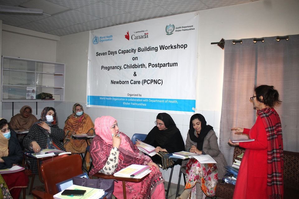 JIHA_Official's tweet photo. The Health Department of KPK, with UNICEF's help, organised a 7-day Pregnancy, Childbirth, Postnatal, and Newborn Care Course at Women Medical College, Abbottabad. It began on Feb 26, 2024, and ended on March 2, 2024. Thanks to all involved for this collaborative training effort. https://t.co/QnF3Z9QbqE