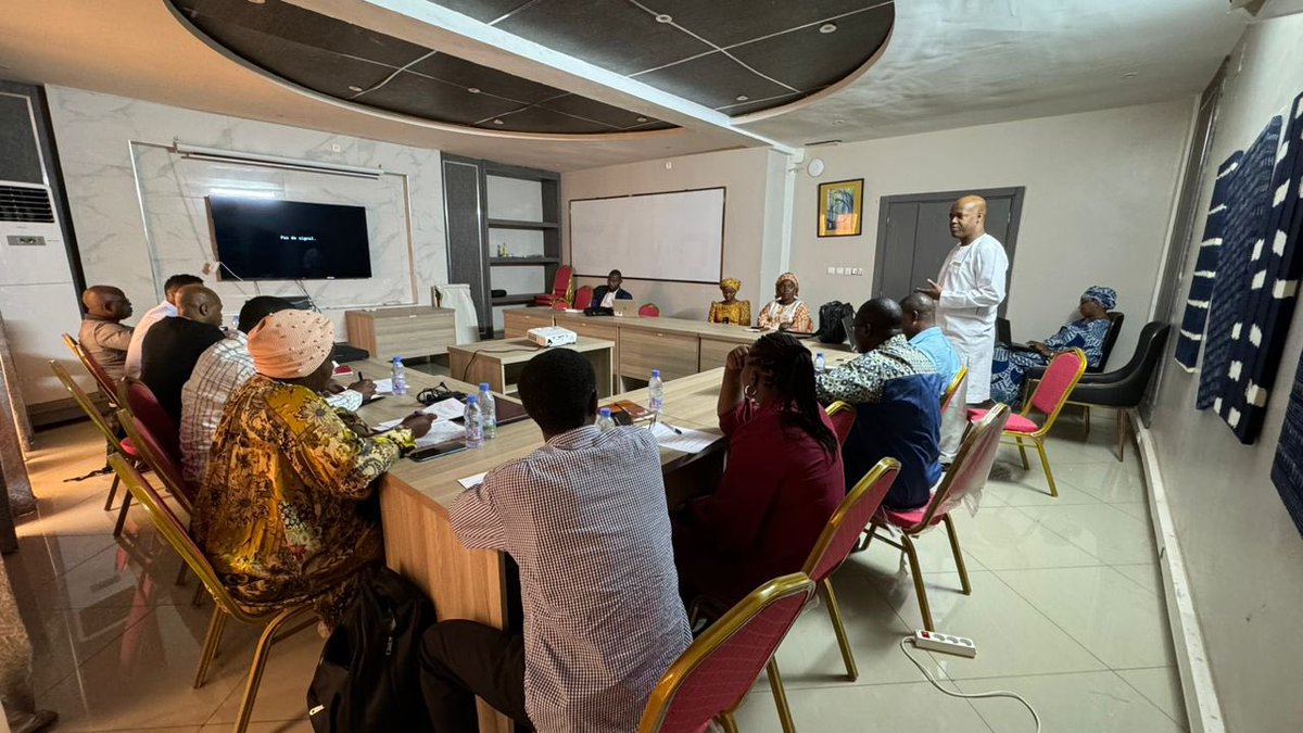 <a href="/PDNA11/">PDNA</a> GEME holding hands-on molecular training of NMCP technical staff. 1st day was lectures on Plasmodium basic genetics and PCR
<a href="/gatesfoundation/">Gates Foundation</a> @EsteeTorok <a href="/tonidara/">Antoine Dara, PharmD, PhD</a> <a href="/SciforAfrica/">Science for Africa Foundation</a>