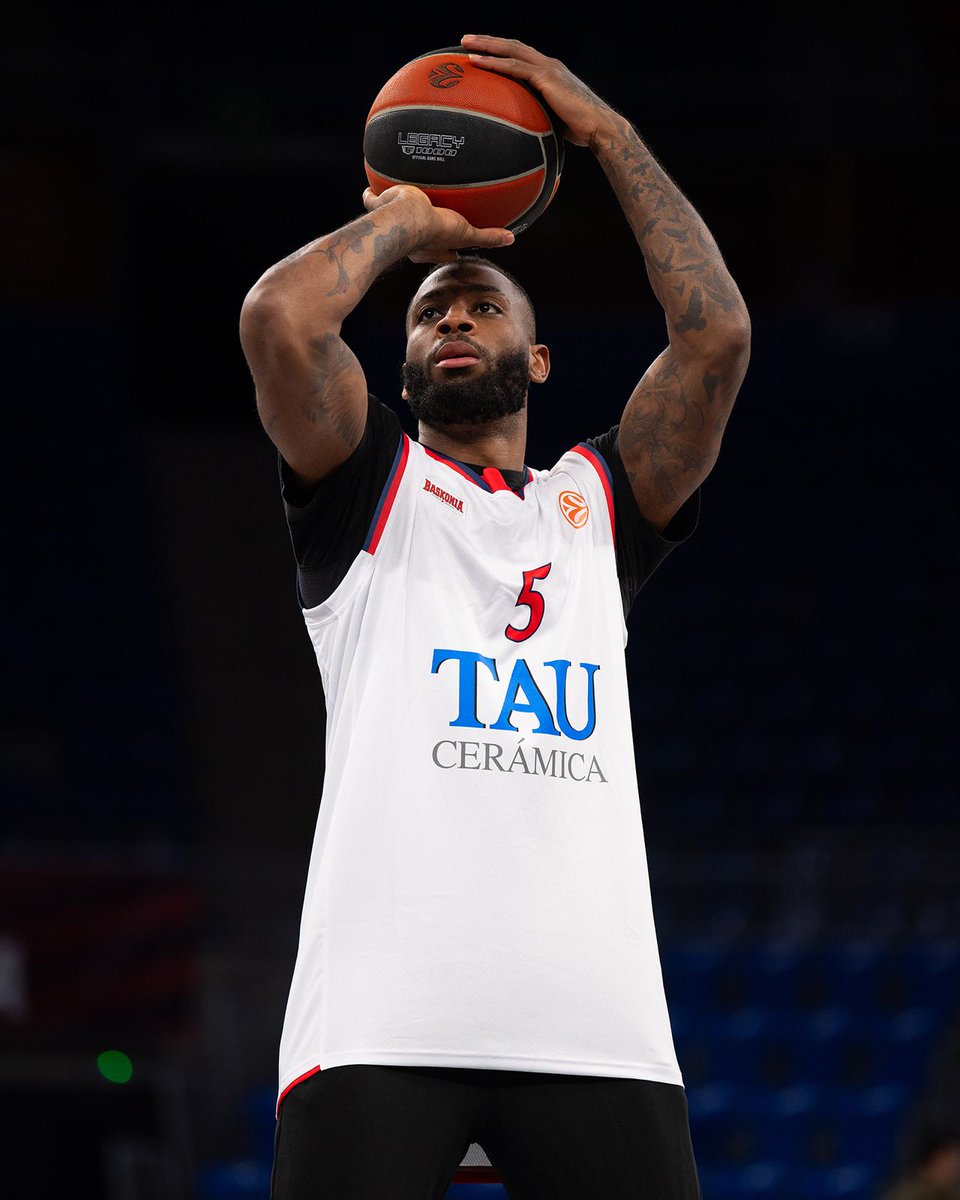 Baskonia's tweet photo. 🎩 Hoy han venido a entrenar de gala 😍

#GoazenBaskonia https://t.co/HrARz1A81Z