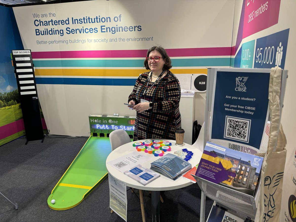 .@FutureBuildNow as busy as ever. Managed to get in a quick game of golf on <a href="/CIBSE/">CIBSE</a> stand before first session on heat networks. All balls with 19 seconds left if anyone is competing.