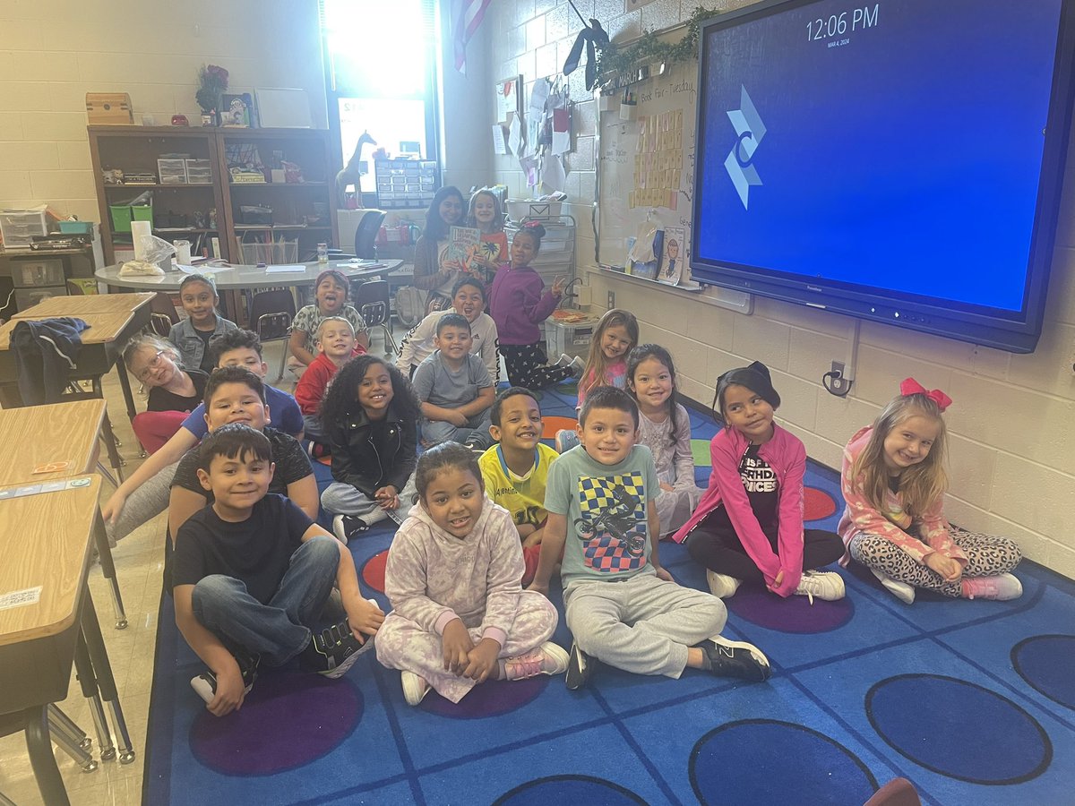 Thank you <a href="/Hetal_26/">Hetal Pandya</a> for being our mystery reader yesterday ❤️❤️ #ReadAcrossAmerica