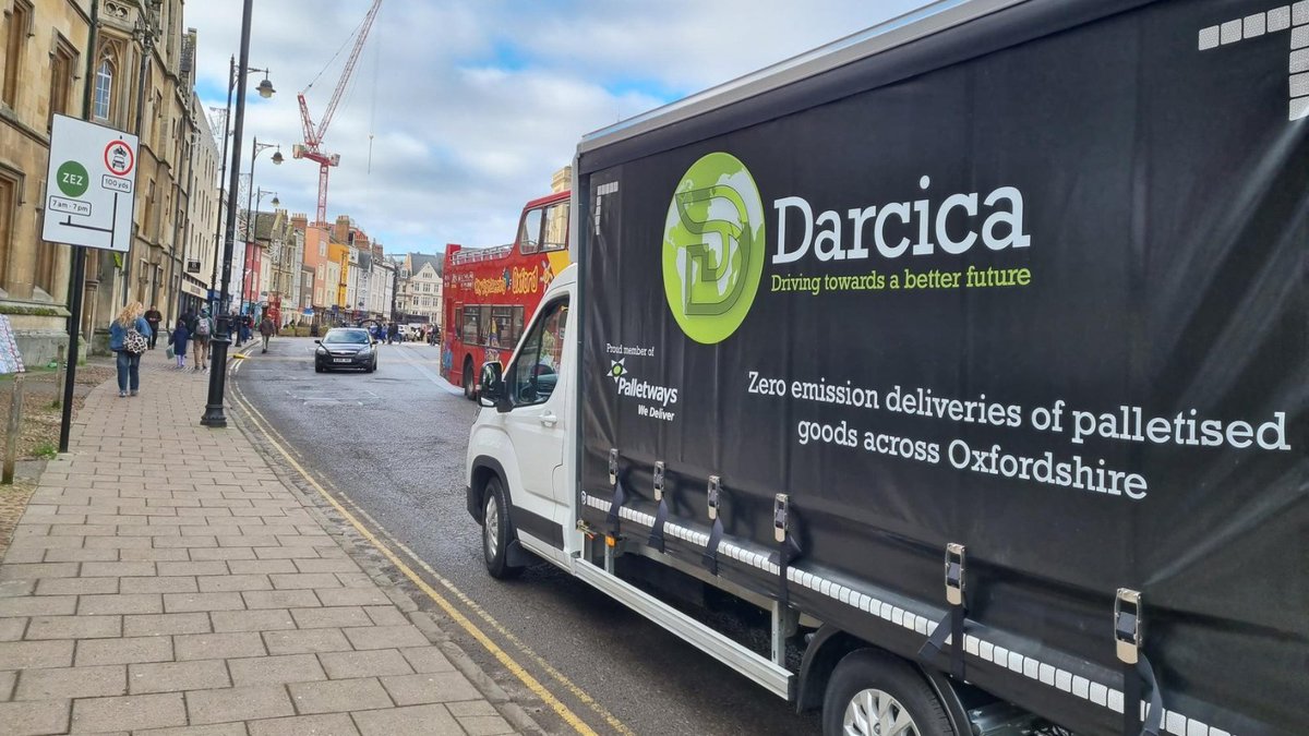 Our electric pallet vehicle is now making deliveries in the ZEZ (Zero Emissions Zone) in Oxford, contributing to a cleaner and greener environment. 🌍 Together, let's pave the way for a sustainable and zero-emissions world🌟 Find out more: darcica.co.uk/post/why-susta…