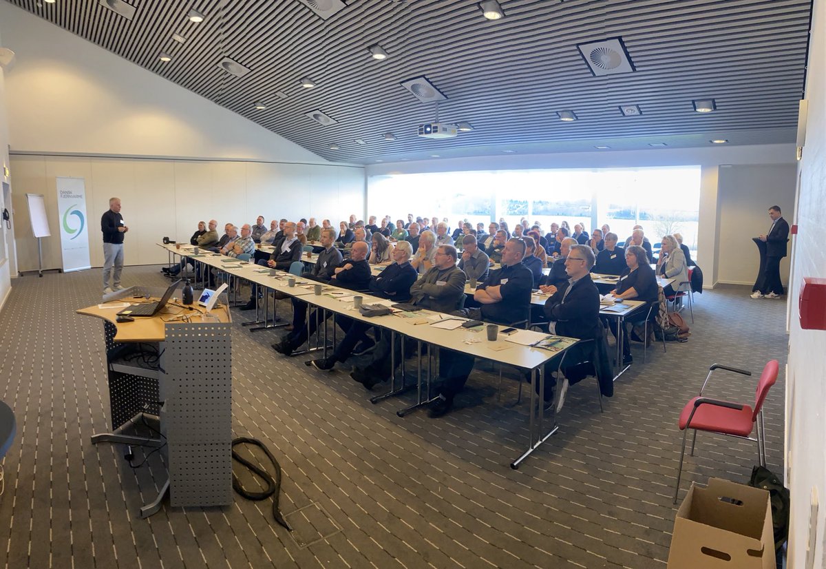 Igang med ugens 3 regionalmøder for medlemmer af ⁦<a href="/DkFjernvarme/">Dansk Fjernvarme</a>⁩ - i dag i Aarhus med fokus på grøn omstilling. Også kraftige opfordringer til ⁦<a href="/L_Aagaard/">Lars Aagaard</a>⁩ om at få fjernet prisloft på overskudsvarme og på ⁦<a href="/NWammen/">Nicolai Wammen</a>⁩ om at finde penge til fjernvarmepuljen 👍