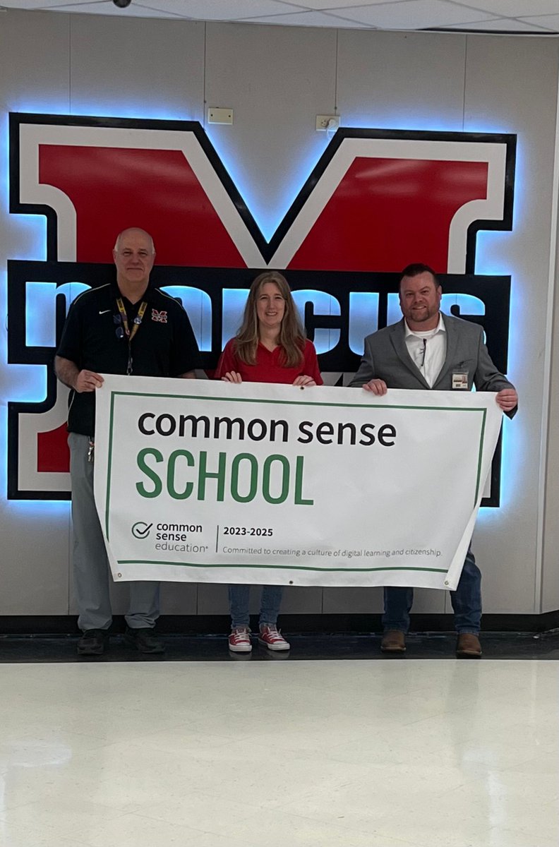 Congratulations @Marcus_HS staff for renewing your @CommonSenseEd School Recognition! We appreciate all that you do for your staff, students and community! #DigitalLISD #LISDLib #oneLISD