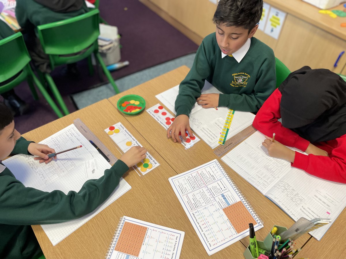 AdderleySchool's tweet image. 5C have been exploring decimals this morning. They have been using their place value grids to represent numbers and compare them! 
#placevalue #maths
@WhiteRoseMaths