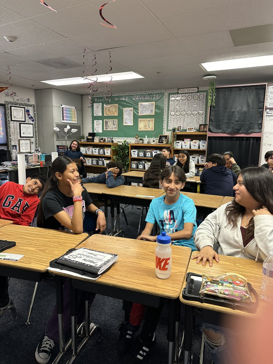 Enjoyed my time @Maple_SchoolOC in Mrs. Lynch’s 6th grade classroom. We talked about the Power of Words and how important it is to be thoughtful about how we speak to people. #FSDlearns #FSD #FSDsel #SEL #FSDPBIS @fullertonsdconnects