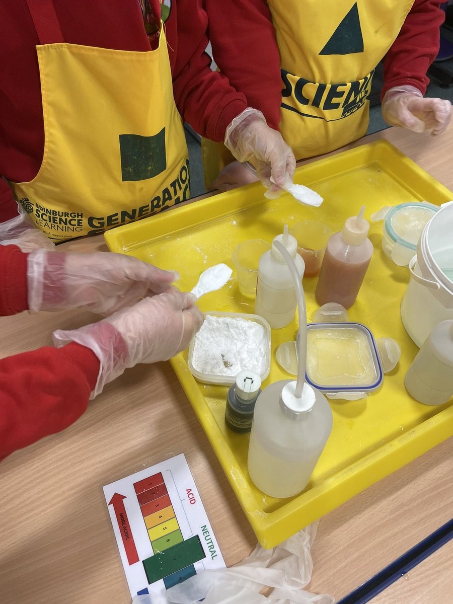 LawfieldPS's tweet photo. FIZZ,BOOM,BANG!!! What a fastastic workshop with Generation Science learning about chemical reactions. @mideduteam @Midlothian_STEM #generationscience https://t.co/zTWRlmOTgw
