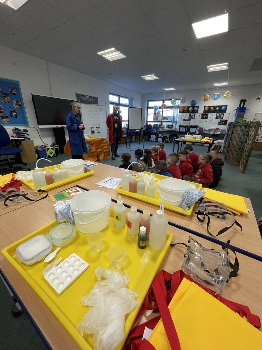 LawfieldPS's tweet photo. FIZZ,BOOM,BANG!!! What a fastastic workshop with Generation Science learning about chemical reactions. @mideduteam @Midlothian_STEM #generationscience https://t.co/zTWRlmOTgw
