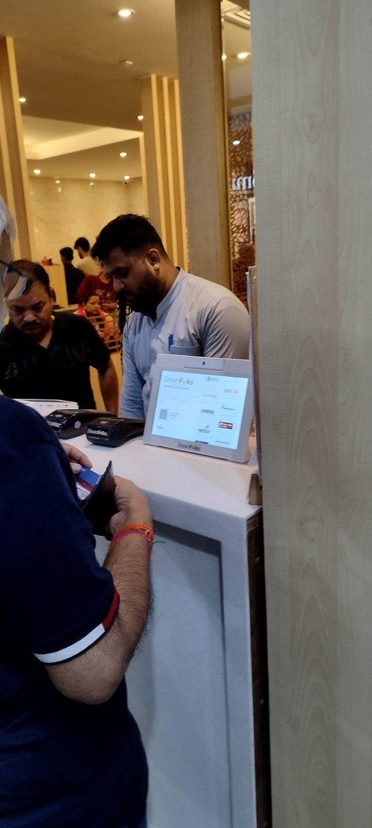 Lafange_Darinde's tweet photo. This person just doesn't value their customer at Indore airport. I tried paying multiple times to enter the lounge(almost 3 times of original)and he just didn't allow me to swipe my valid card. We pay such a huge amount, we experience delays and what we get it is a discrimination https://t.co/DXkCR9ke74