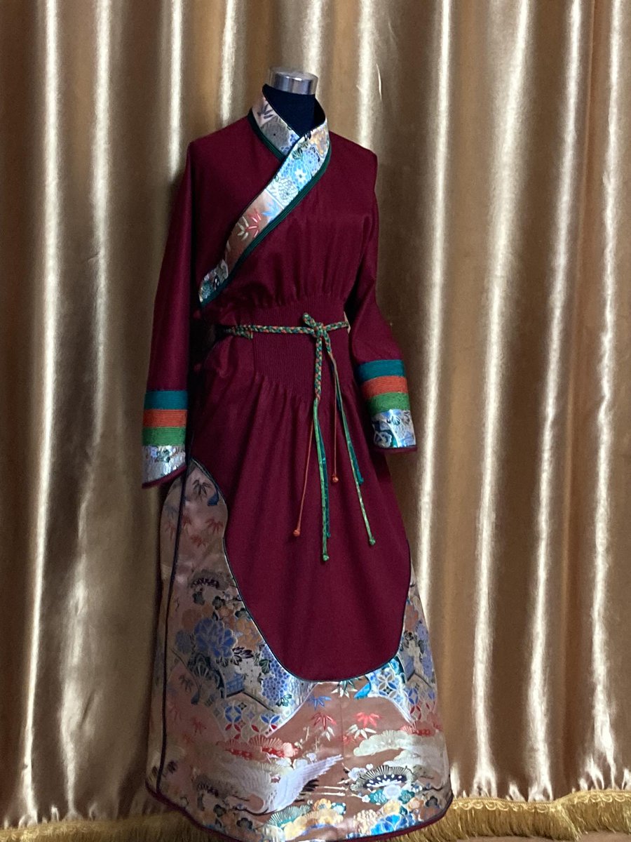 Дуулж л сууна даа бүсгүй заяа минь гэдэг шиг
Урлаж л сууна даа бүсгүй заяа минь...