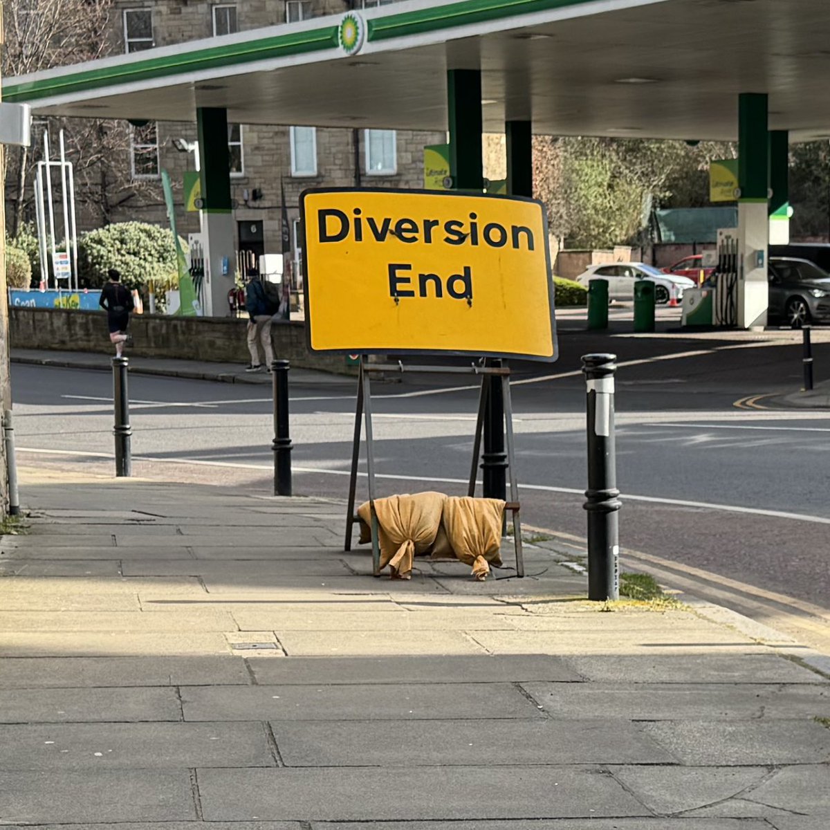 I honestly thought this was a dog 🐕 😂😂😂 #TuesdayThoughts #BritishHumour #TheBanter 🗣️#ScottishBanter 🗣️ #Illusions 🧐
#AgentFabulous ♥️ #Jokes 😃♥️
#AgentFabulousHQ 🌈 🌈 🌈♥️
#Edinburgh 🏰 #Scotland 🏴󠁧󠁢󠁳󠁣󠁴󠁿 🦄