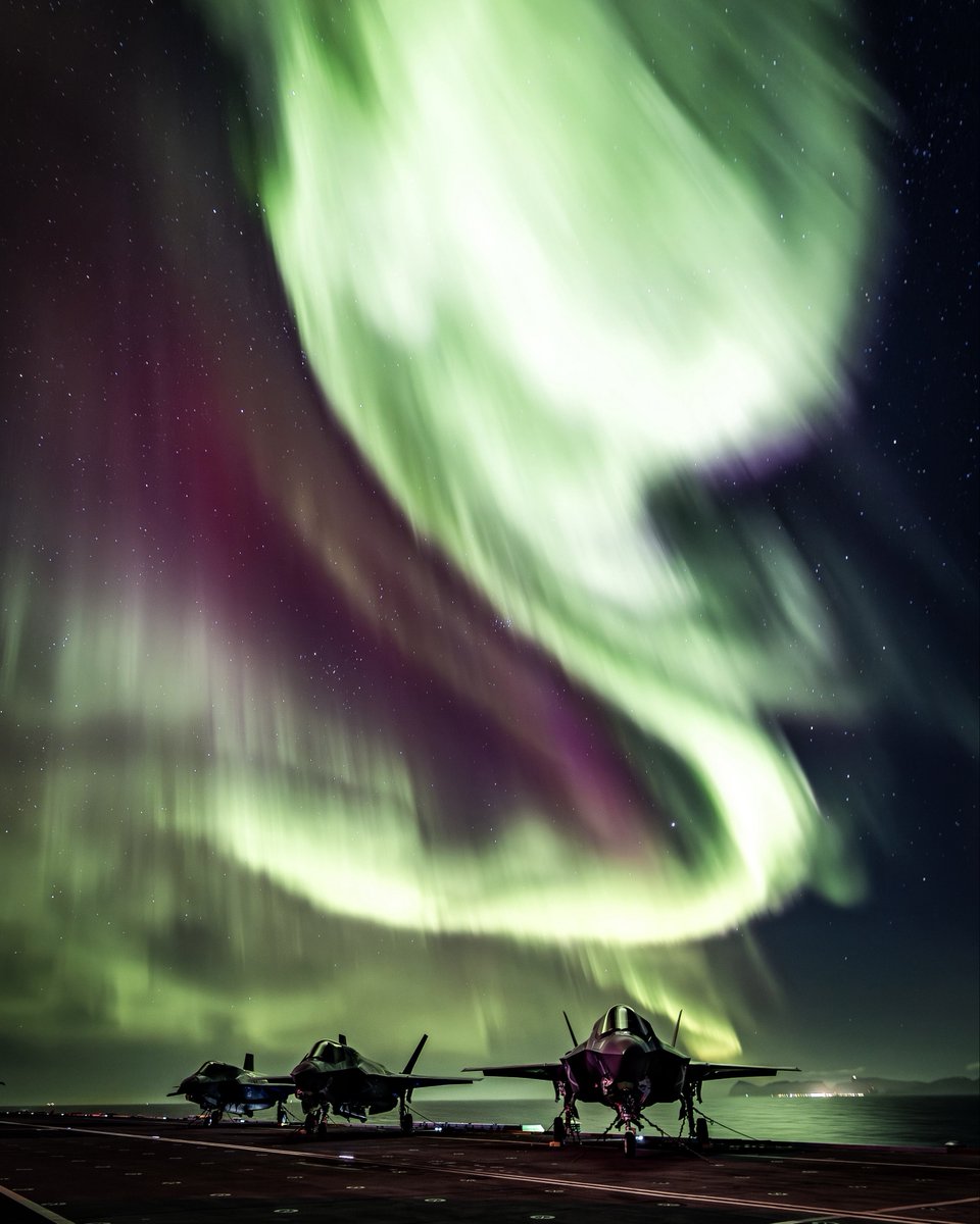 What a welcome! 🌌 🇬🇧 Sailors with the HMS Prince of Wales were greeted by northern lights while sailing off the coast of Norway whilst taking part in exercise #SteadfastDefender24