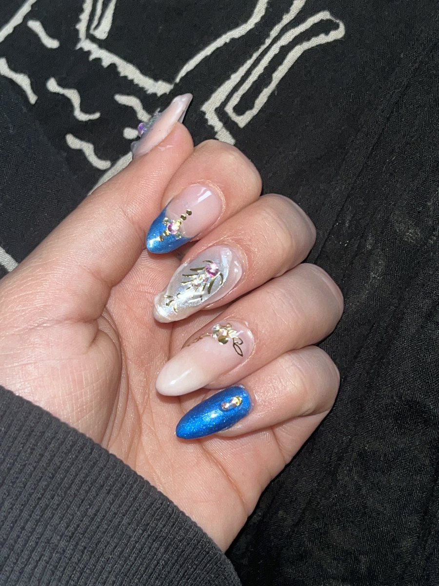 marymoonbl's tweet photo. Doing my own nails was the best decision 😮‍💨😮‍💨 https://t.co/cgt3cB9O7Y