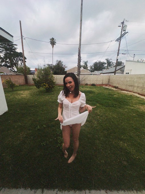 Instagram is down. So you should look at my nudes instead https://t.co/1t5cra5Z4h https://t.co/AWuW6<a href="/tag/mvsales"class="tags"><span>#mvsales</span></a>