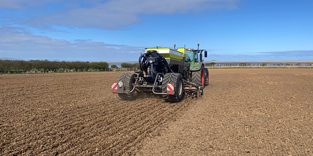 SKYAgri_UK's tweet photo. Are you looking to switch to a drill that can offer you more versatility, to allow for direct drilling, into cover crops, conventional and min-till? 🔀

The Sky EasyDrill, which is currently eligible for #FETF funding, will offer you this!👌

Learn more: https://t.co/kMou4kVW1W https://t.co/AsqdPrgnRQ